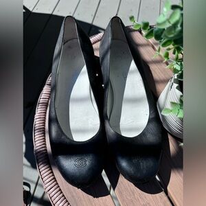 CHANEL LEATHER BALLET FLATS